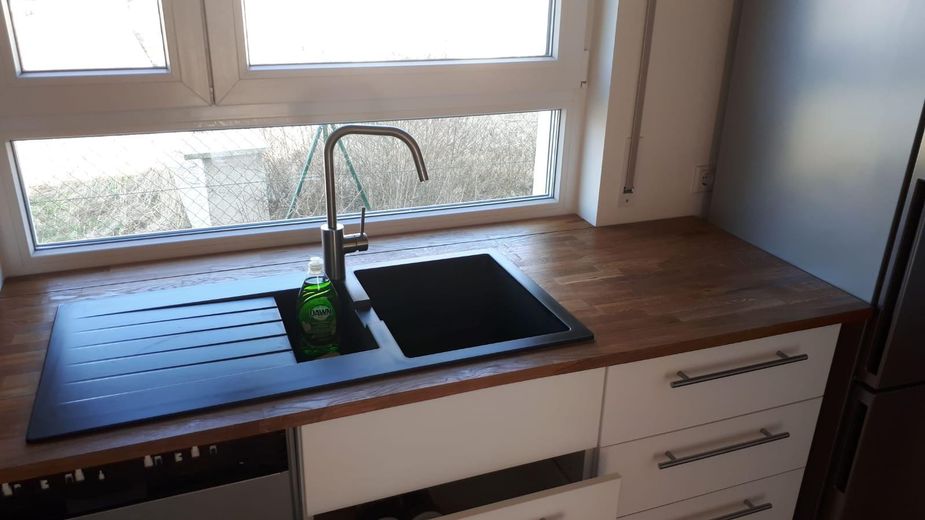 Interesujący dla inwestorów! Ekologiczny dom bliźniaczy w Brunn – Küche 