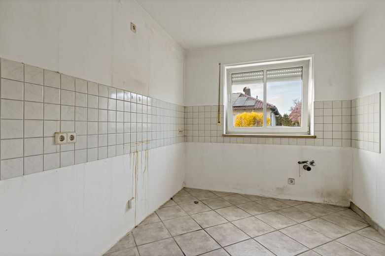 Charmantes Reihenmittelhaus mit viel Platz, Keller und Garten in gefragter Lage von Zwintschöna – Küche