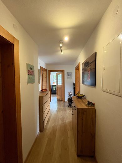 Zweifamilienhaus in Halblech, Ostallgäu – heller Flur EG