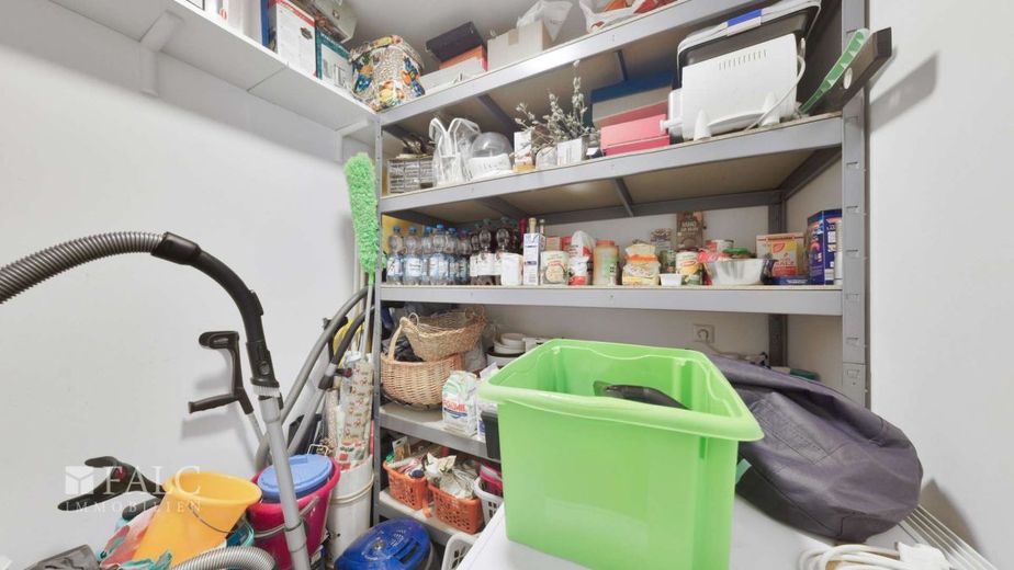 Moderne 4-Zimmer-Wohnung mit Balkon, Aufzug und Tiefgaragenstellplatz – Hauswirtschaftsraum