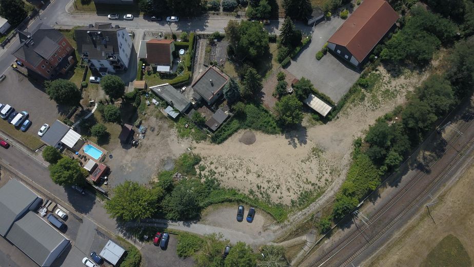 Exklusives Grundstück zentrumsnah, bauträgerfrei und teilbar – Luftbild