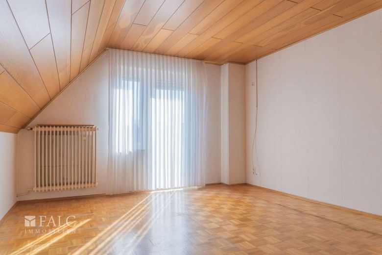 Freistehendes Einfamilienhaus mit Anbaupotenzial in ruhiger Randlage – Elternschlafzimmer OG