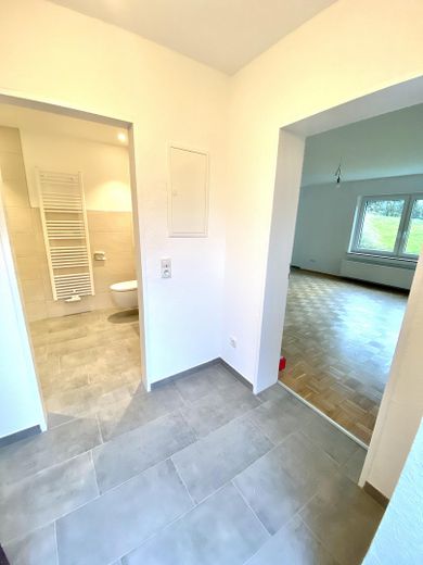 Helle 2-Zimmer-Erdgeschoss-Einliegerwohnung (60m2) – ALLES inklusive ab 15. Juli frei – Flur