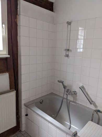 Charmante 2 Zimmer Wohnung – 010-Bad rechts