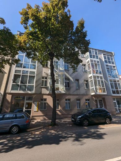 ruhige große 1 Zimmer Wohnung im Innenhof – Gebäude