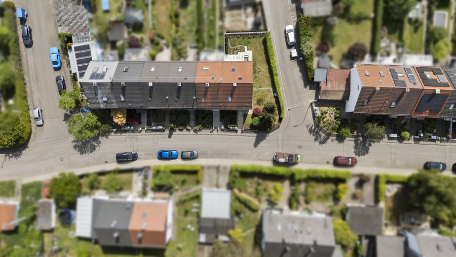 Ingolstadt-Nord’da bahçeli, tamamen yenilenmiş sıra evin köşe evi – Blick auf das Grundstück