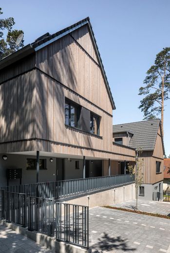 5-room apartment in an eco-friendly timber house – Zugang Wohnungen