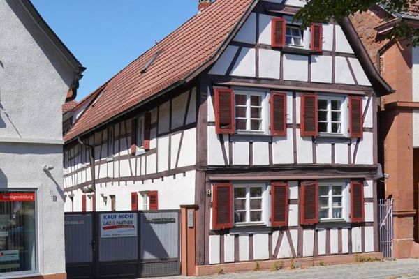 Kandel: Vermietetes Zweifamilienhaus, modernisierungsbedürftig!