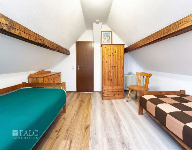 Charmantes Fachwerkhaus mit Scheune, Garten &amp; vielseitigen Nutzungsmöglichkeiten – Schlafzimmer 2.OG