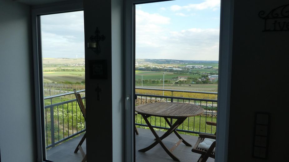 Aussicht Wohnzimmer mit Balkon