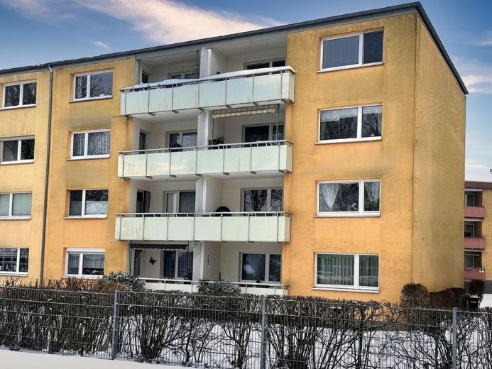 Charmante Erdgeschosswohnung mit 72 m² 
(3 Zimmer) im zentralen Zeven. – Seitenansicht