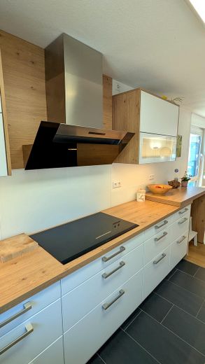 Neuwertige Doppelhaushälfte in Ebersbach/Fils – Hochwertige Einbauküche