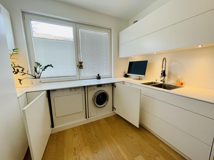Designer Maisonette-Wohnung nähe Zoopark mit Blick ins Grüne, Fussbodenheizung, Kamin, Terrasse – WR / AR