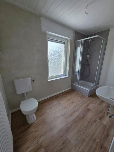 Kernsanierte Altbauwohnung – WC
