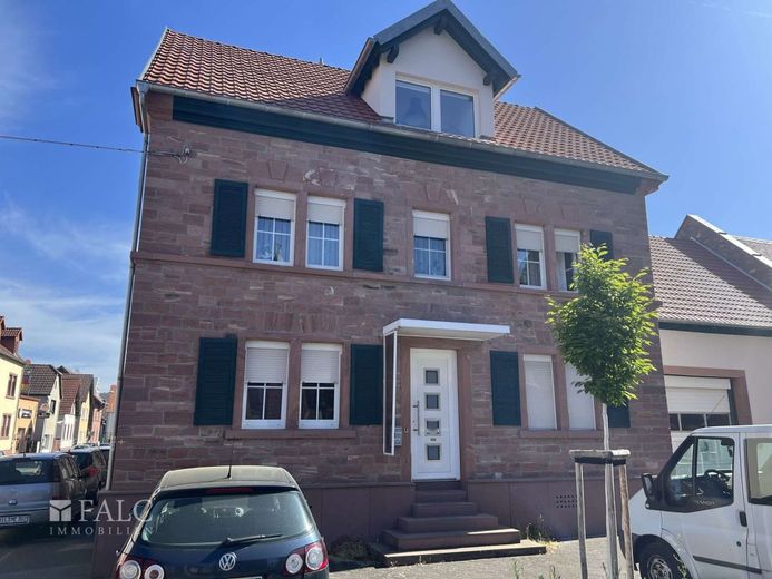 Top Investment, gepflegtes Mehrfamilienhaus in Wörth am Main – Außenansicht