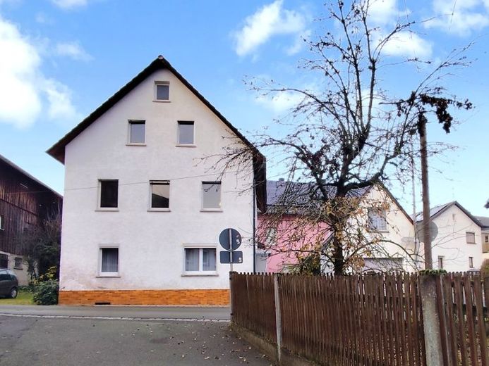 RESERVIERT - Sanierungsbedürftiges Zweifamilienhaus in 95362 Kupferberg! – Foto 1
