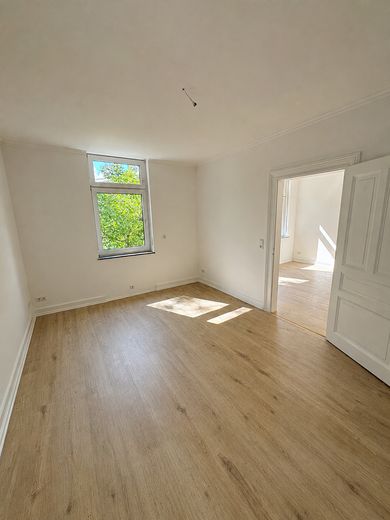 Hochwertig sanierte 3-Zimmer-Altbauwohnung mit EBK und Balkon in Bestlage des Johannesviertels – Schlafzimmer / Büro