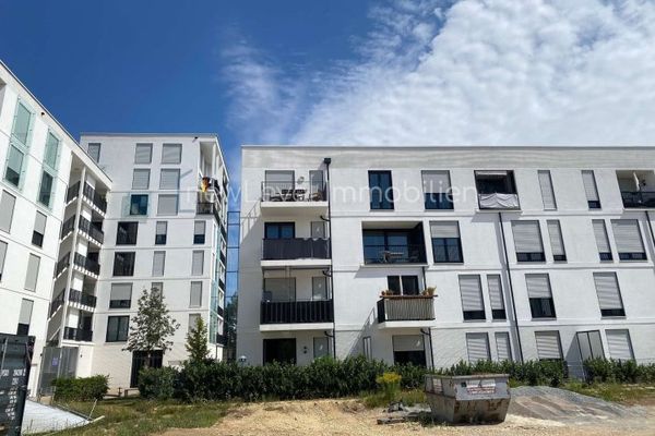 Ein Schmuckstück: tolle, große, neuwertige 4 Zi.-ETW mit Balkon, EBK und TG im Kunstpark Regensburg