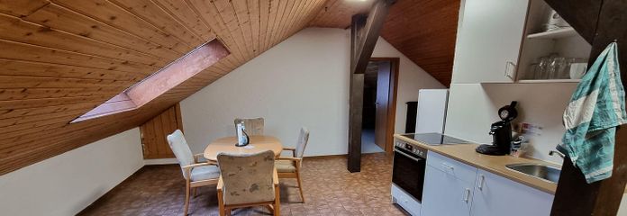Gemütliche Dachgeschosswohnung – Küche/Wohnen