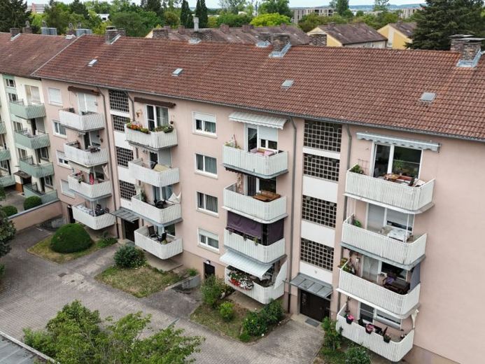 Schweinfurt-Musikerviertel: 3-Zi.-Eigentumswohnung mit 2 Balkonen, modernisiertem Tageslichtbad und Einbauküche! – Foto 1