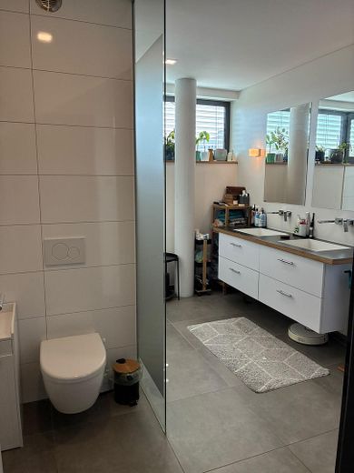 Appartement moderne de 2 pièces avec cuisine équipée – Badezimmer
