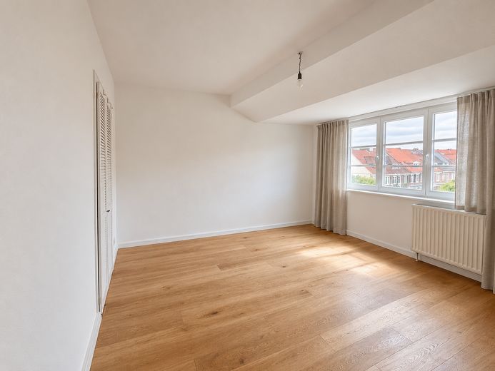 Wohnen über den Dächern Schwachhausens – 2 Zimmer, Dachterrasse und Grünblick – Schlafzimmer