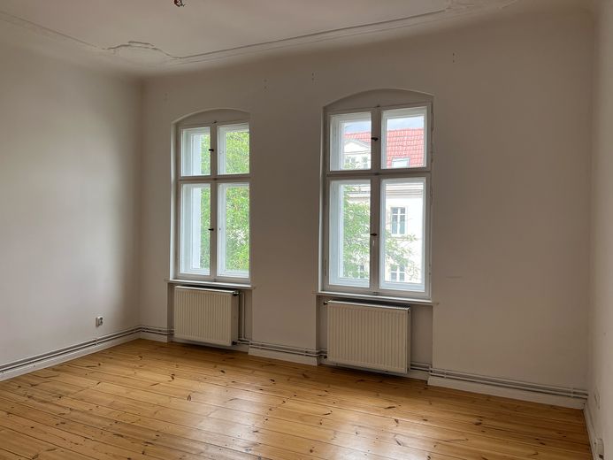 Sanierter Altbau, bezugsfrei, provisionsfrei – vom Eigentümer – Wohnzimmer