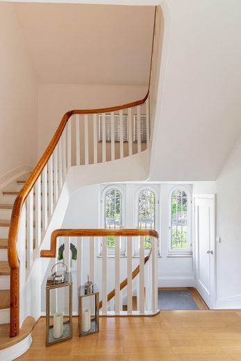 Hochwertiges Einfamilienhaus, 228 Wohnfl., 3 Etg., 5 Schlz., Terrasse, 2 Balkone, 3 Bäder & Sauna – फोटो 11