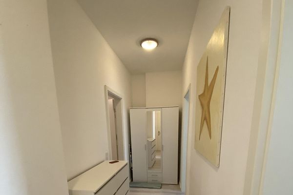 Möblierte  2 Zi-Whg. ( 60 qm) mit HH-Terrasse zu vermieten.