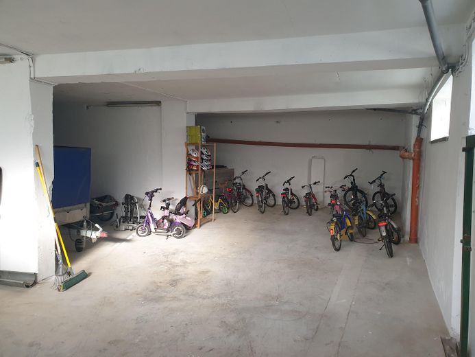Großzügiges Haus mit großem Grundstück – Tiefgarage