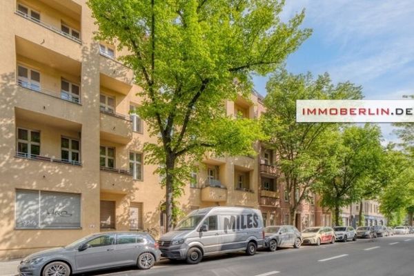 IMMOBERLIN.DE - Charmante Altbauwohnung mit Westloggia zwischen Urbanität & Natur