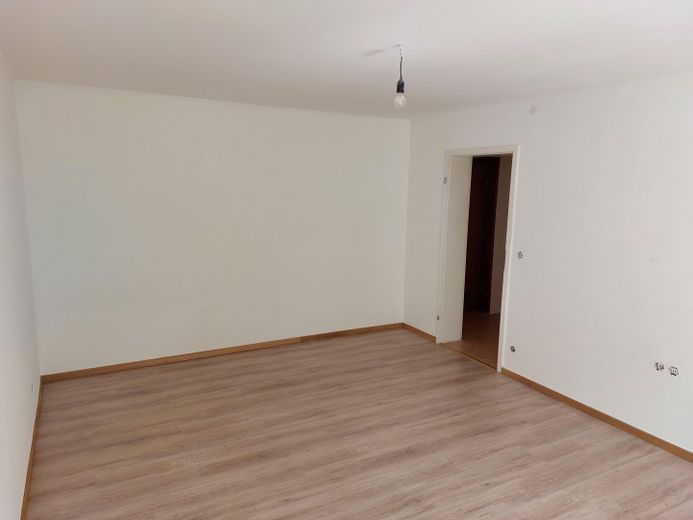 світла 1-кімнатна квартира на першому поверсі площею 35 м² у тихому місці, Kochel am See, am Lainbach 17 – Wohn/Schlafzimmer_ _