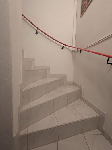 Einfamilienhaus mit Einliegerwohnung und idyllischem Garten in toller Lage, provisionsfrei – Treppe Keller