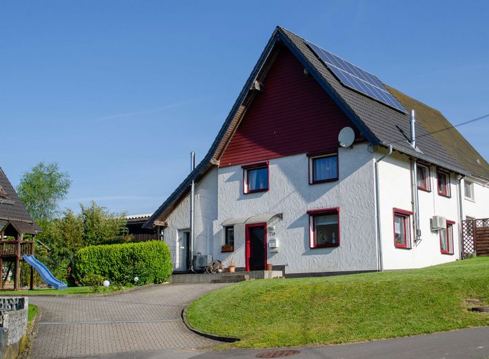 Einfamilienhaus m. energetischen Raffinessen! Prov-Frei! – Frontansicht Haus