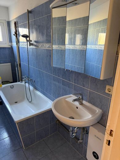 Helle unvermietete 2-Zimmer Eigentumswohnung mit Südbalkon, Privatverkauf – Bad