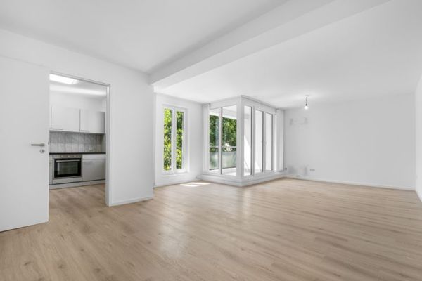NEUE FOTOS nach RENOVIERUNG:
1 Min. RHEINUFER, 2 Min. CARLSPLATZ, 3. Min. ALTSTADT, 5. Min. zur KÖ!