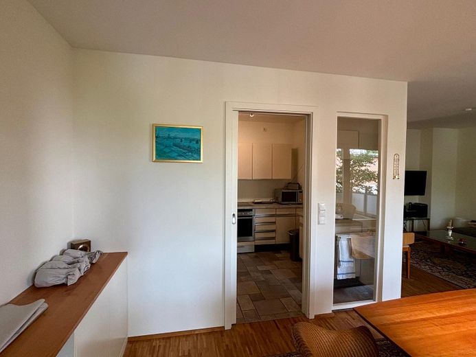 Tolle Wohnung mit großem Balkon in Kaiserswerth – Kücheneingang