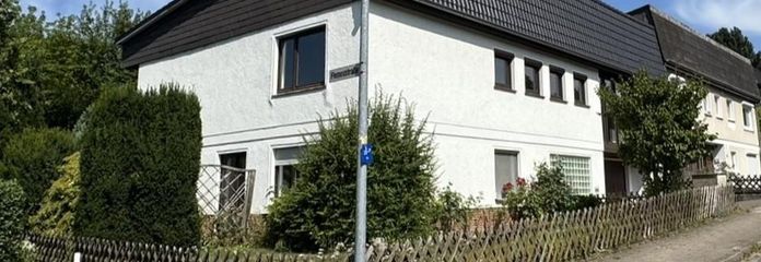 Objekt straßenseitig