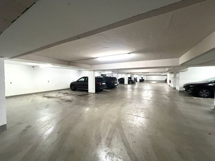 Gevelsberg-Stadtmitte: Kapitalanlage Neuw. Eigentumswohnung, vermietet mit Garten und TG-Stellplatz – Tiefgarage