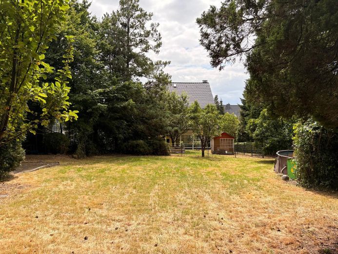 Wie ein eigenes Haus: 162,5 m² | 6 Zimmer | 600 m² Garten im Sondereigentum | 32 m² Dachterrasse – Garten 1
