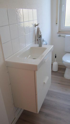 Ruhige zentrale 4,5-Zimmer-Wohnung mit großem Balkon 1. OG Herrenberg Ziegelfeld Wallbox Stellplatz – WC