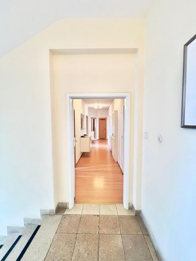 Moderne 4-Zimmer-Wohnung im Herzen von Kassel mit Westbalkon – Flur