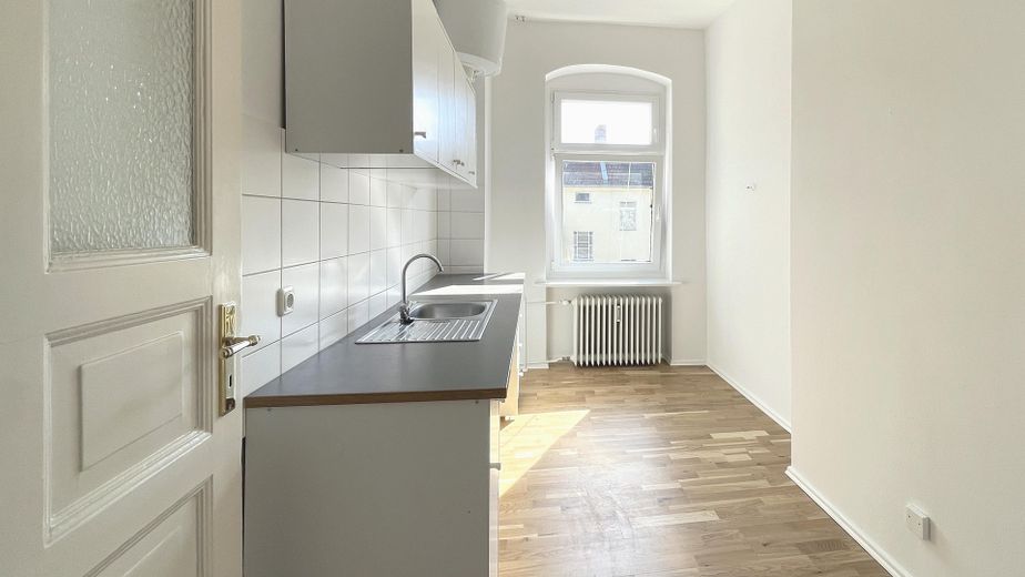 Luminoso apartamento antiguo de 1 habitación con cocina independiente – disponible para ocupar de inmediato – Küche