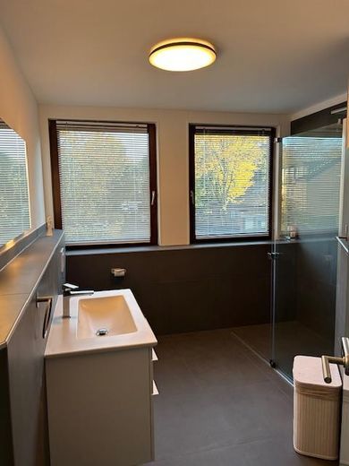 Möblierte Einliegerwohnung mit Gartennutzung und separatem Eingang sehr gute Ausstattung – Badezimmer