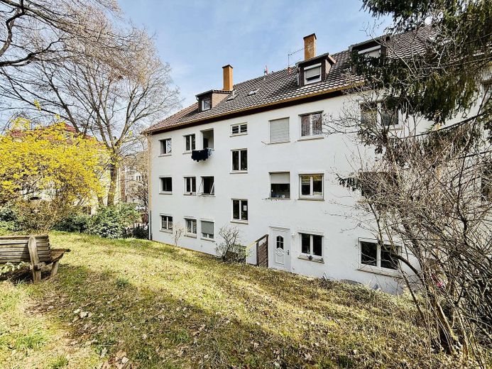 Stilvoll modernisierte Stadt-Oase mit Terrassenzugang, Gartenmitbenutzung und Klimaanlage – Hinterhaus