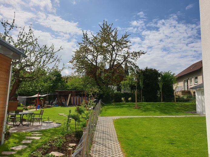 Traumhafte 3-Zimmerwohnung mit Blick zum Herkules – Blick Richtung Garten