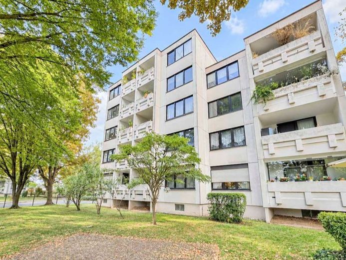 Bezugsfreie 1-Zi.-Whg. mit Aufzug, Loggia, Tiefgaragenstellplatz und Potenzial in Troisdorf – Foto 1