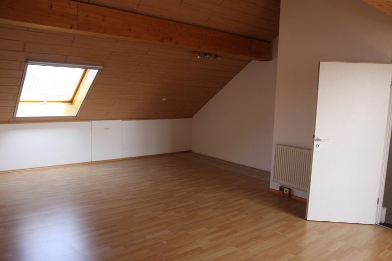 Tussenwoning met veel ruimte voor het gezin – Ausgebautes Dachstudio
