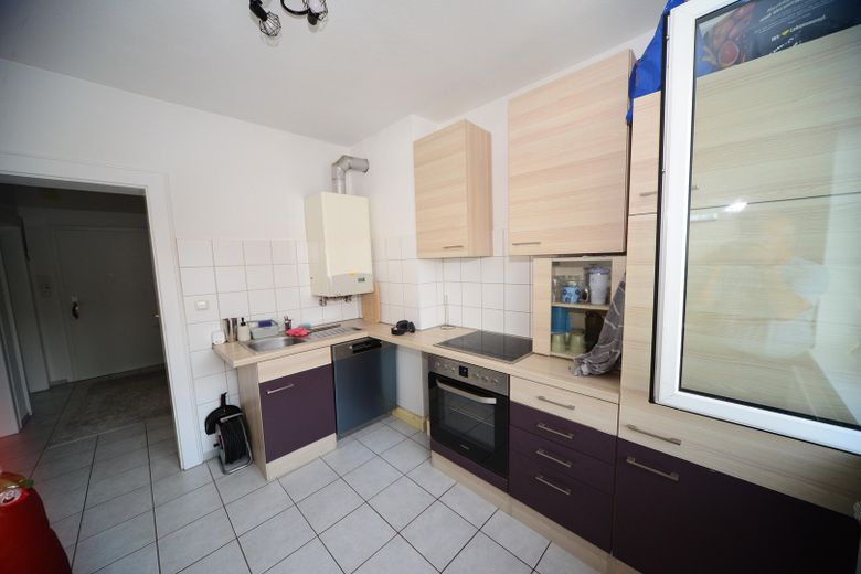 2 Zimmer Wohnung m. Echtholz Parkett EBK, ideal für Single oder Paar. 4. OG rechts – Küche