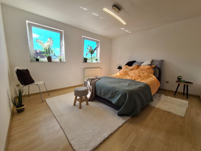 Balkonlu, otoparklı ve yeni doğalgaz kat kaloriferli 3 odalı daire | 50,90 m² – Schlafzimmer